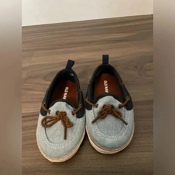 Old Navy Chambray blue with Navy boat shoes size 18-24 months - Picture 6 of 6